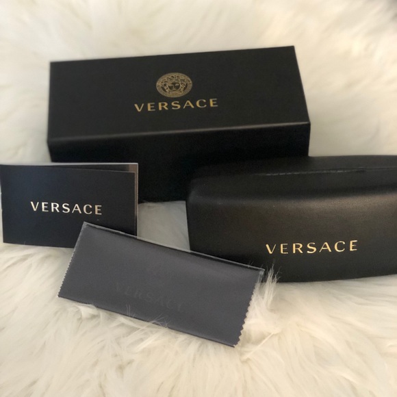 Versace sunglass case with polishing cloth - Picture 1 of 2